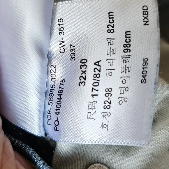 Signature Levis Blue Men's Jeans. 32X30 561 Relaxed. Very Good Used Condition. - Picture 10 of 10
